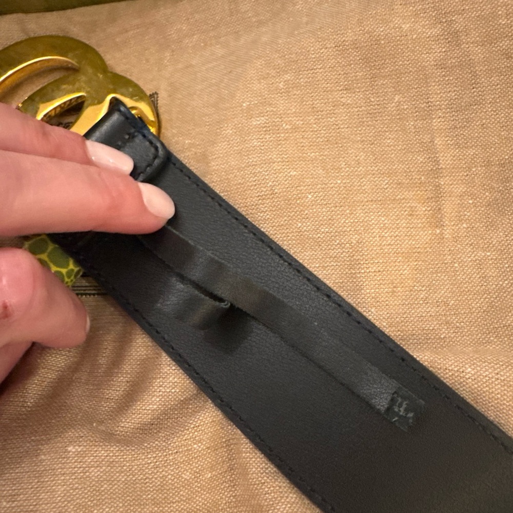 Gucci Black Belt with Gold GG Buckle- fits a size 26/27 waist - Picture 8 of 13